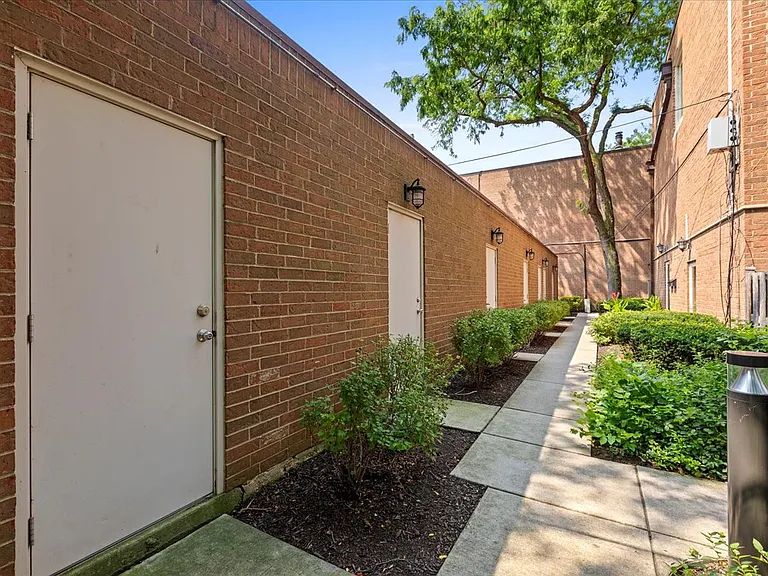 1806 N Dayton St — Photo 16