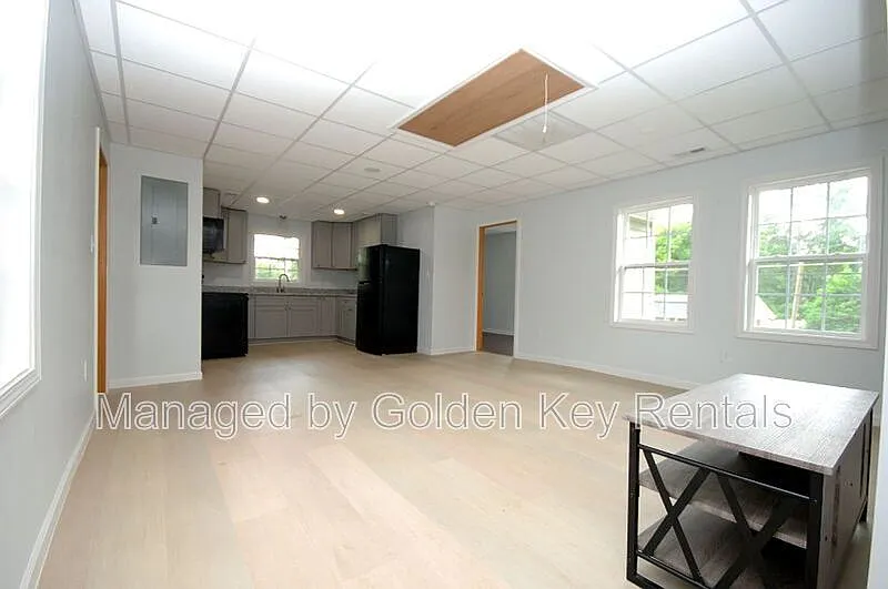 Building Photo - 313 E Main St #C