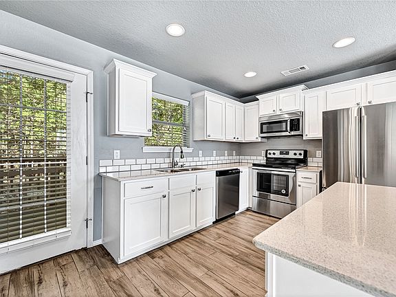 4th image of 291 S Breakwater Ln