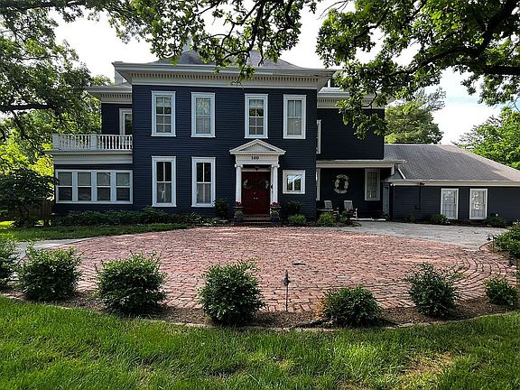3rd image of 2810 Lovers Ln