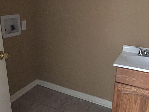 4th image of 6111 Queensboro Dr APT C
