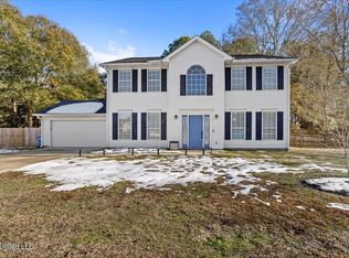 10 N Lakeview Dr, Ocean Springs, MS 39564