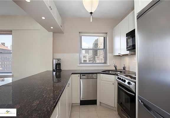 5th image of 80 Park Ave Ph B