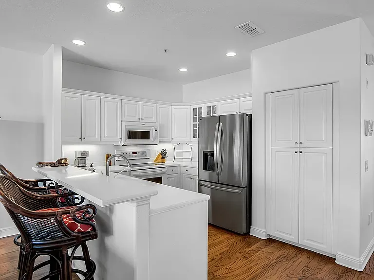 9203 Midnight Pass Rd — Photo 14