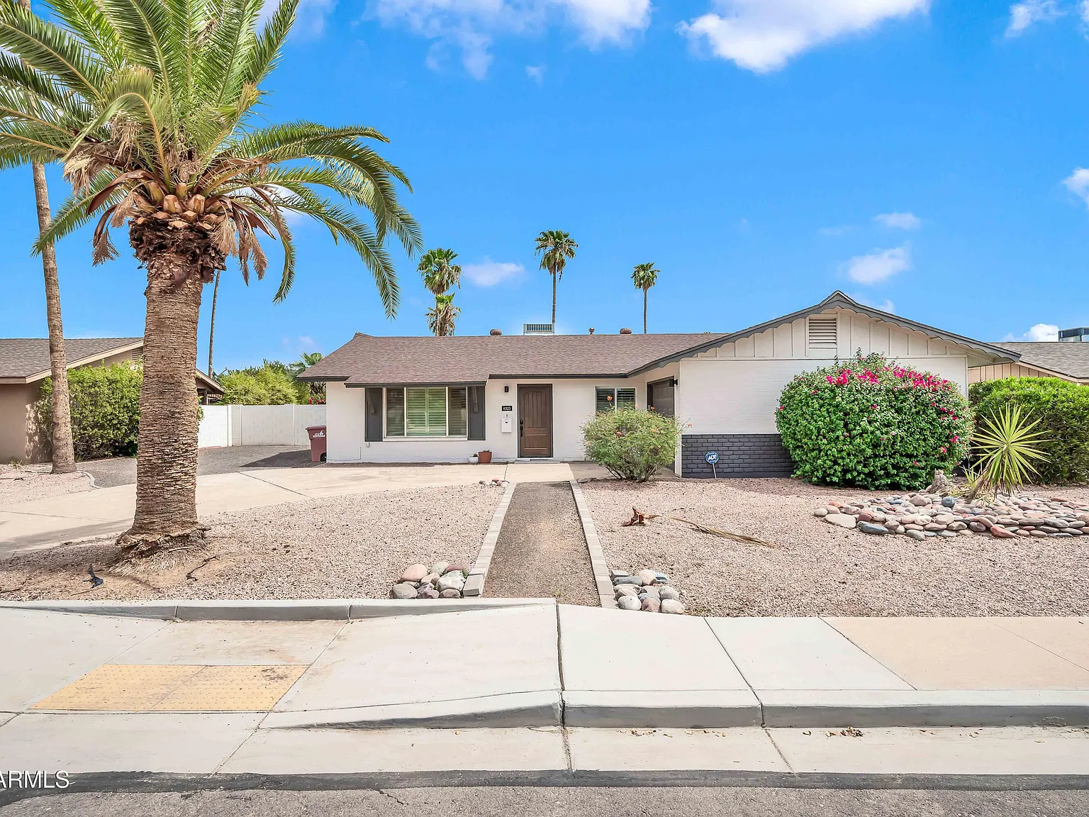 3 bed, 2.0 bath, 1380 sqft, $3,250 — Photo 1