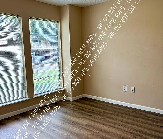908 Townwood Dr — Photo 6