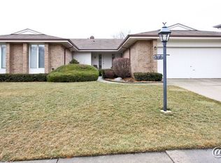 272 Trailwood Ln, Northbrook, IL 60062