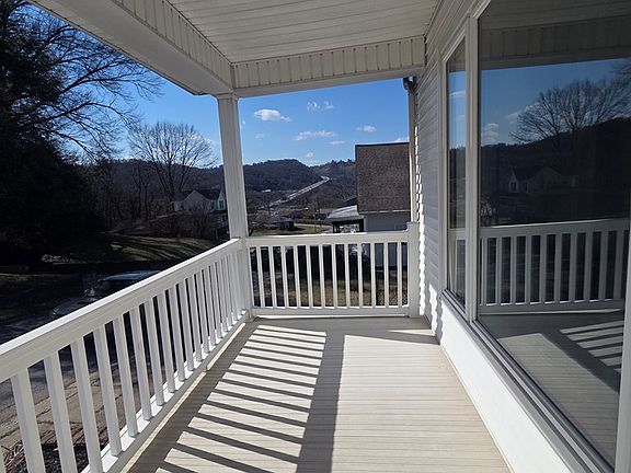 4th image of 143 Springdale Avenue