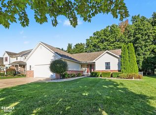 926 Village Dr, Davison, MI 48423