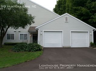 199 Hunters Ln NE, Rockford, MI