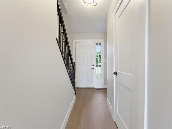 3rd image of 26 Graystone Ct