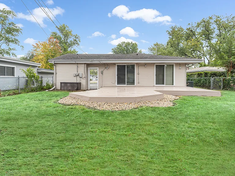 388 Nancy Ln — Photo 18