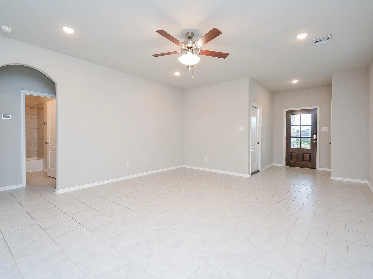 3 bed, 2.0 bath, 1602 sqft, $1,900 — Photo 4