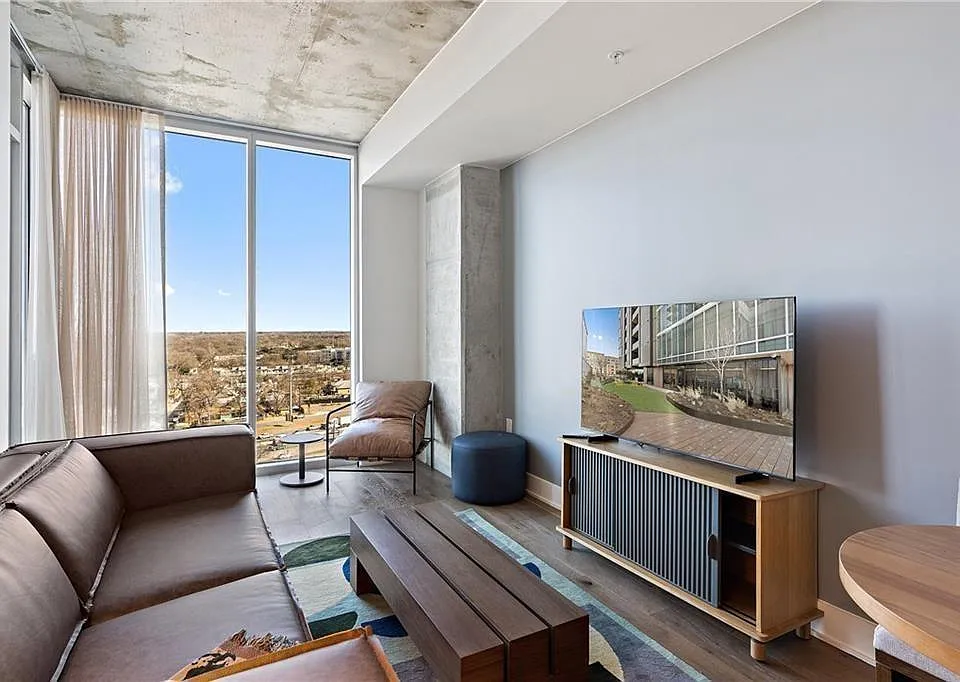 48 East Ave #1506