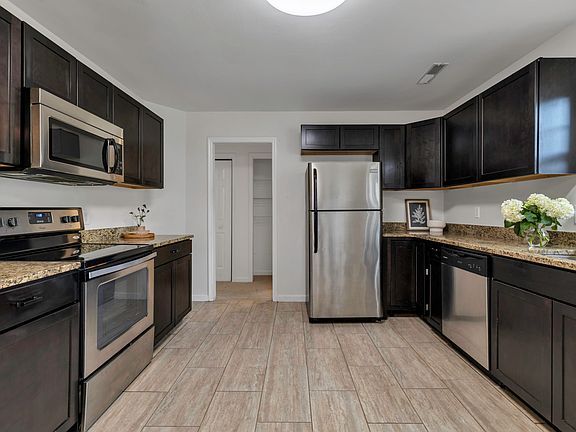 5th image of 212 Trestlewood Dr