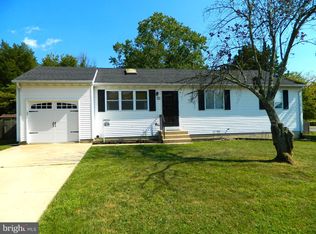 2 Tiger Lily Ln, Sicklerville, NJ 08081