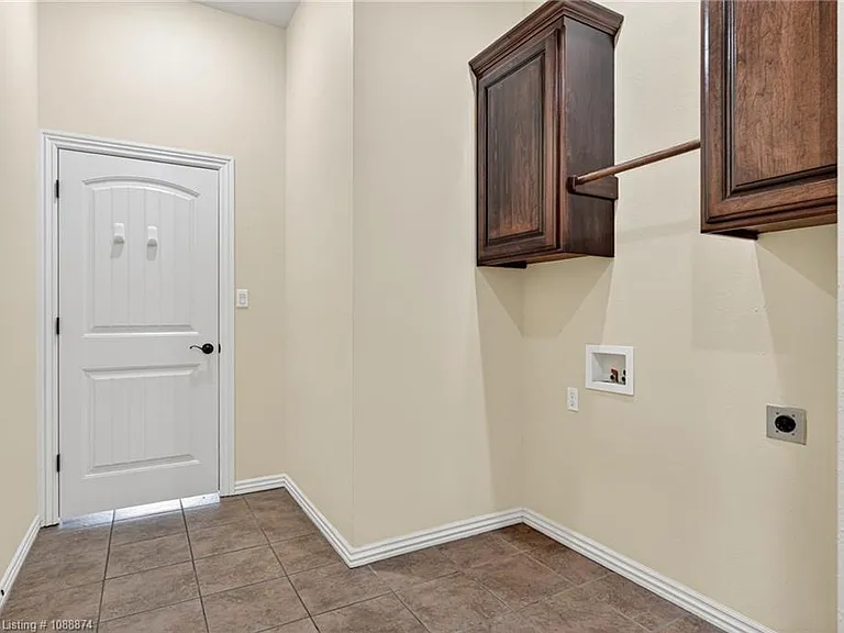 3725 Colfax Way — Photo 38