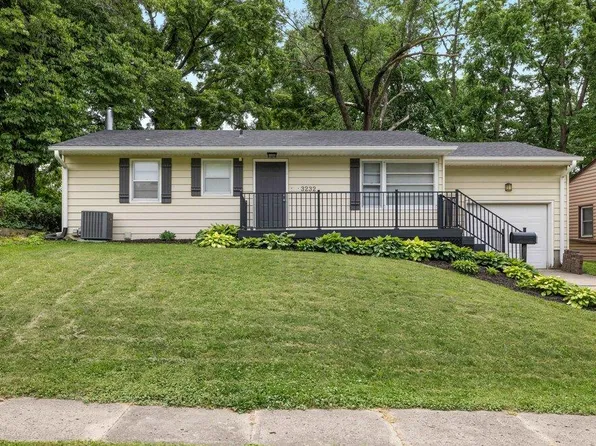 3232 Ellis St, Ames, IA 50014