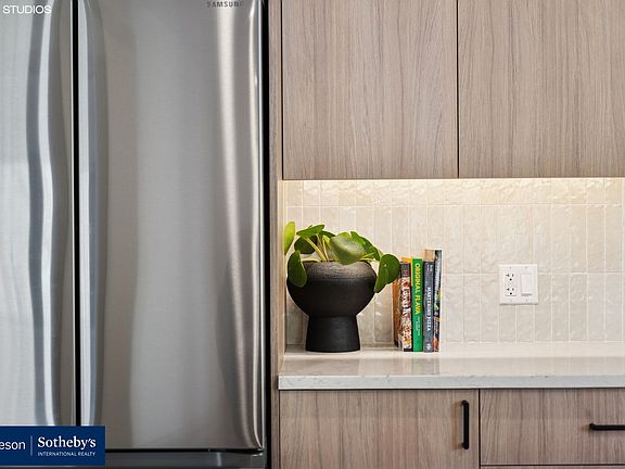 3rd image of 1337 1/2 W Estes Ave #1A