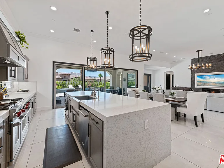 55140 Spring Creek Ct — Photo 5