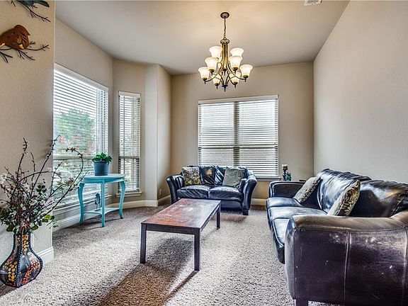 4th image of 817 Mahogany Dr