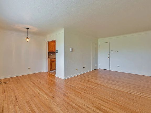 5th image of 733 E 2nd Ave APT 106