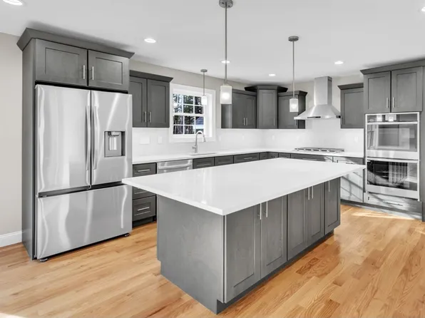 5 Montgomery Rd, Westfield, MA 01085