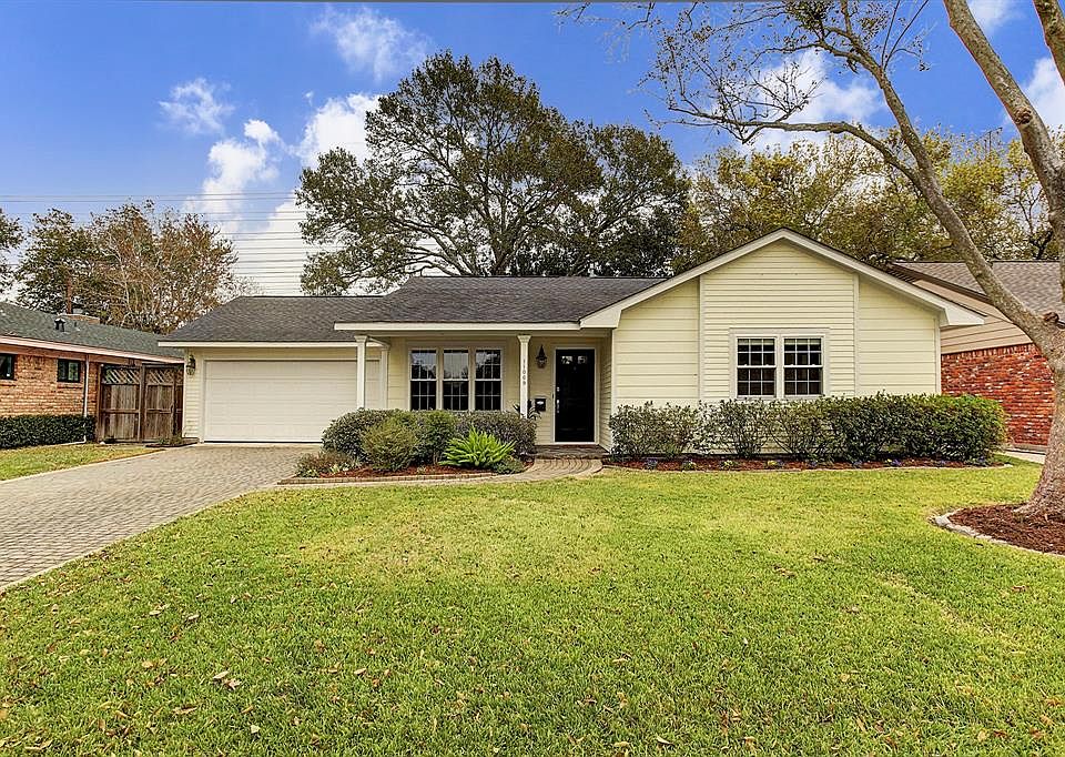 1st image of 11009 Greenwillow Dr