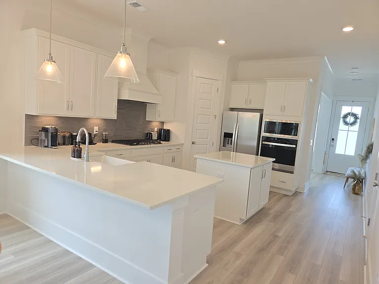 352 Trailmore Ln — Photo 7