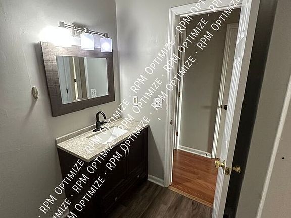 4th image of 644 Sheridan Pl #14