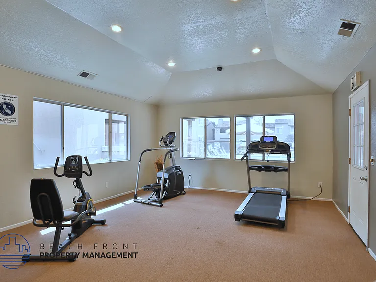 619 E. Riverside Dr. — Photo 13