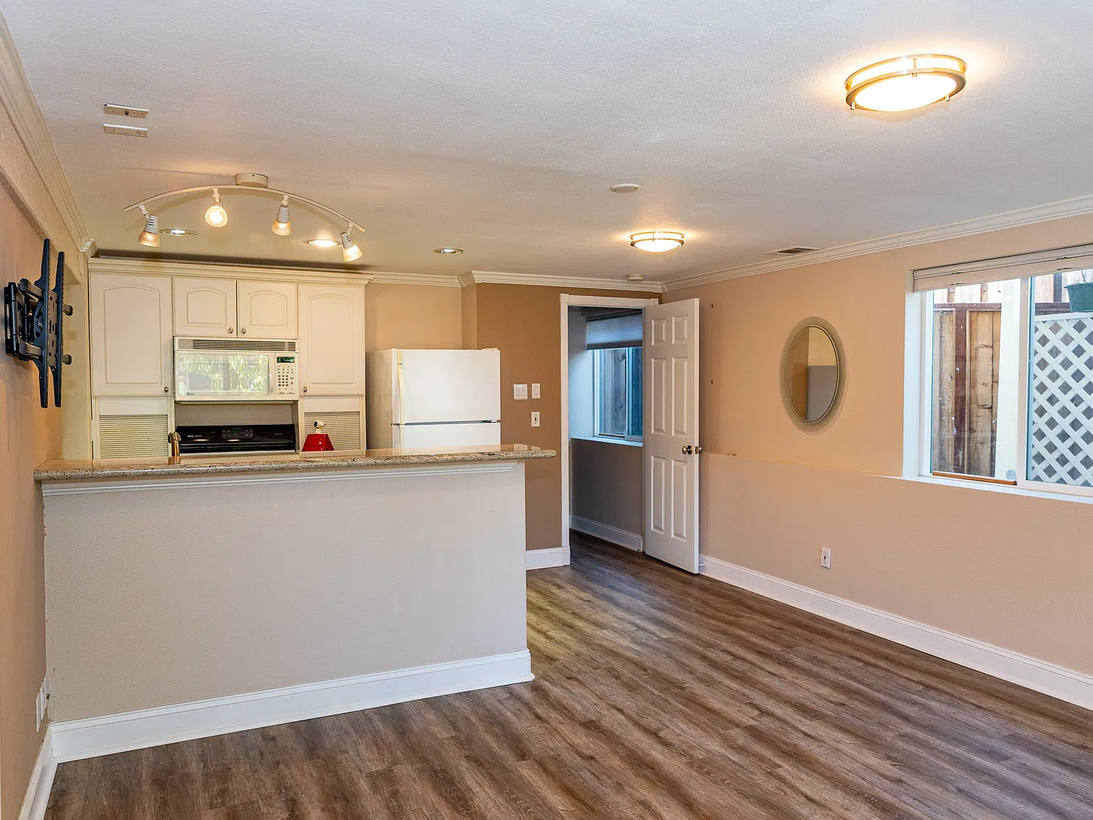 1 bed, 600 sqft, $2,940 — Photo 3