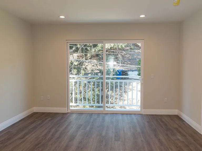 3698 1/2 Fredonia Dr — Photo 8