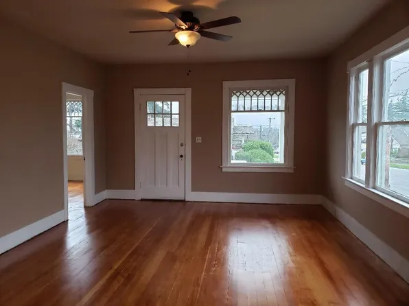 226 N 7th St, Mount Vernon, WA 98273