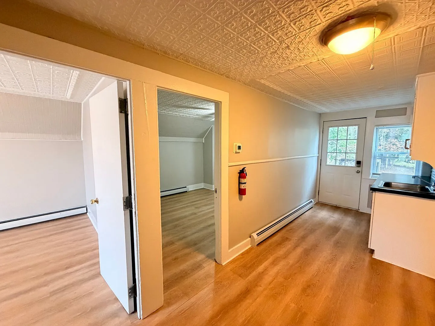 1 bed, 1.0 bath, 553 sqft, $1,550 — Photo 3