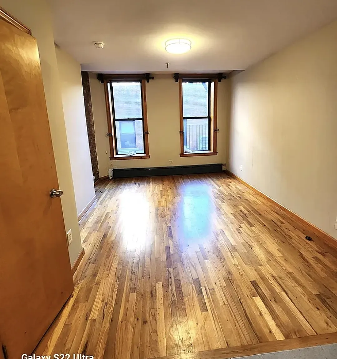 407 West 39th Street — Photo 1