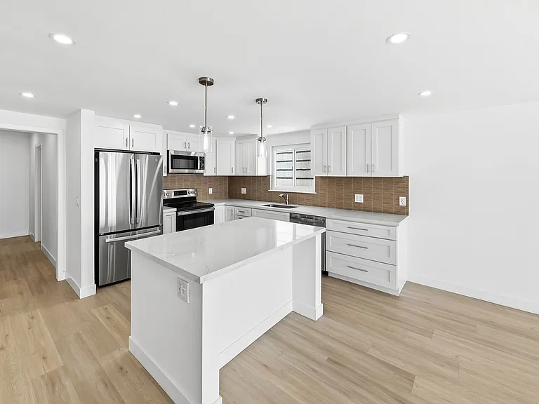 3010 W Oceanfront — Photo 14