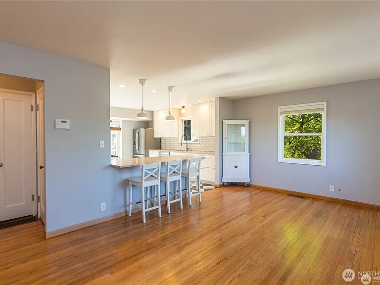 8601 36th Ave SW — Photo 4