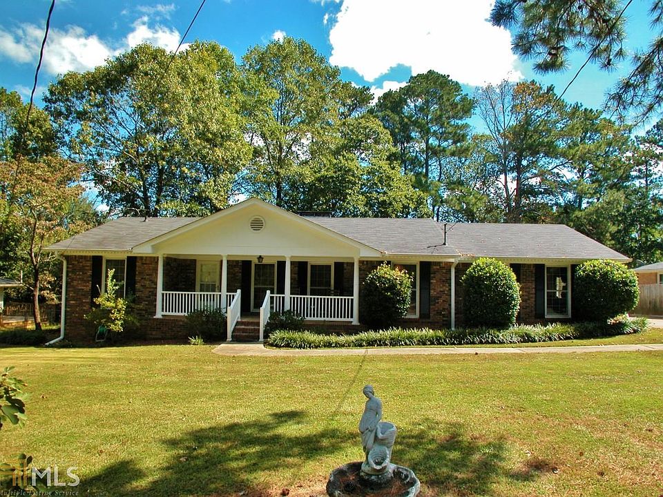 1st image of 305 Pine Forest Dr