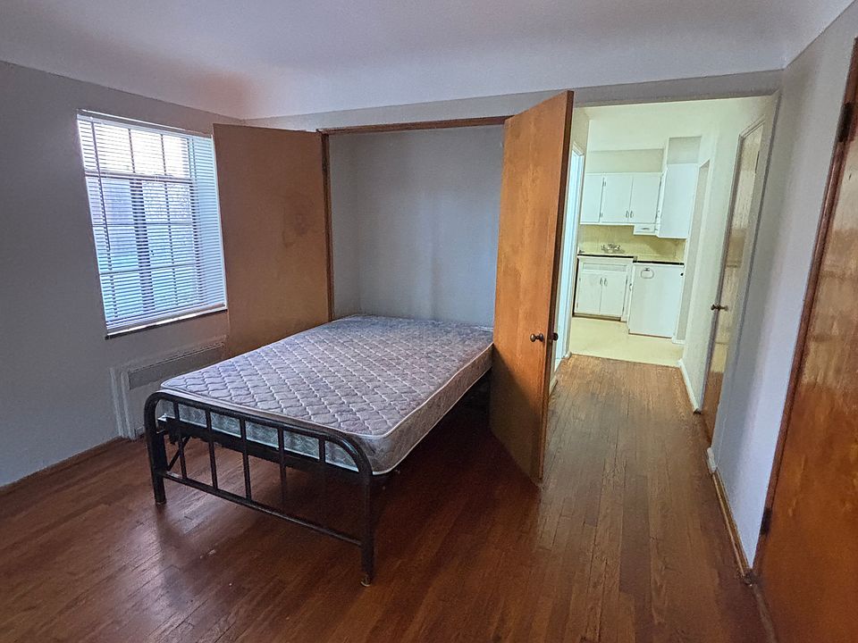 1st image of 2265 Sherwood Ave APT 1