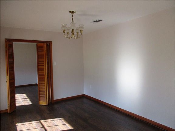 3rd image of 545 N Montz Ave