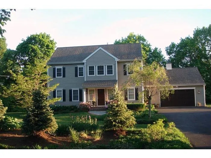 983 Highland Rd photo 1