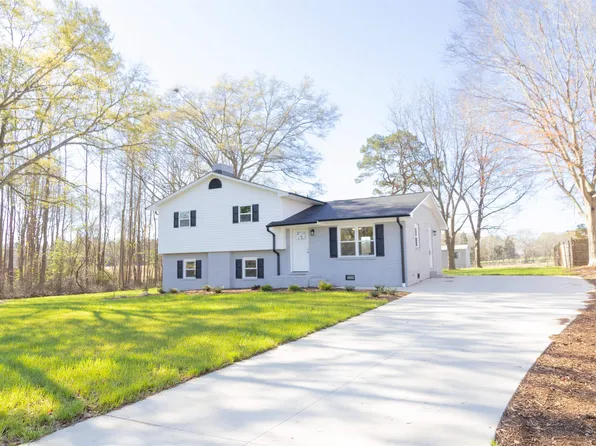 304 Scenic View Rd, Chesnee, SC 29323