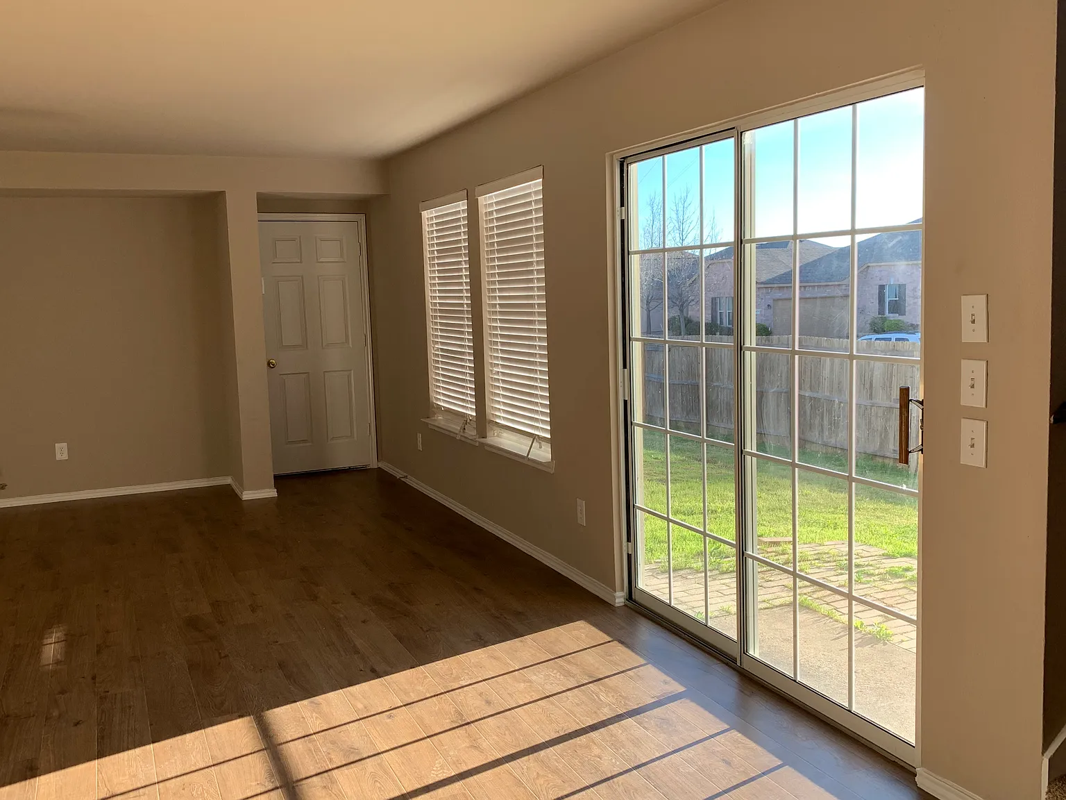3 bed, 2.5 bath, 1986 sqft, $2,495 — Photo 4