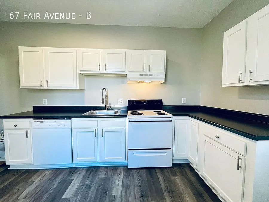 Huge 3 Bed 1.5 Bath Duplex In Delaware! — Photo 4