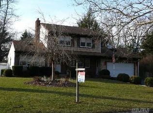 5 Darrell St, East Northport, NY 11731