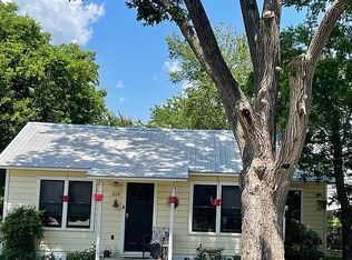 1614 N Lynn St, Taylor, TX 76574