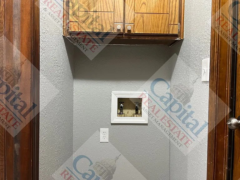 1013 W Gladys Way — Photo 11