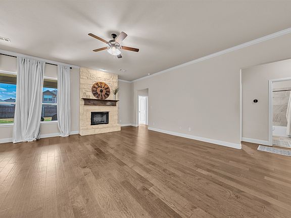 5th image of 112 Constitution Dr