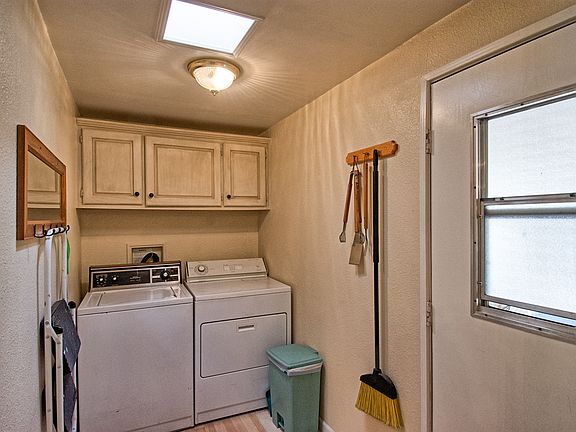 5th image of 16495 Laverne Ln